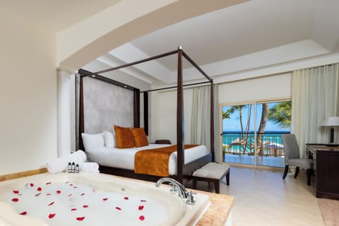 Elegance Club Ocean View Suite w/Jacuzzi - Adults Only | Premium bedding, free minibar, in-room safe, desk