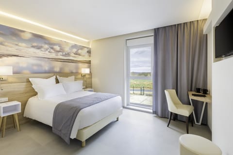 In-room safe, desk, iron/ironing board, free WiFi