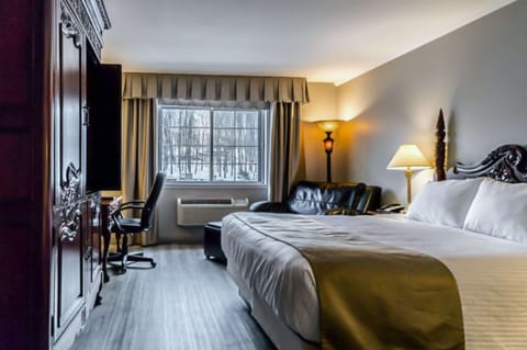 Superior Room, 1 King Bed | Egyptian cotton sheets, premium bedding, minibar, in-room safe