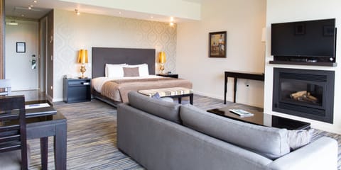 Superior Spa Suite | Premium bedding, Select Comfort beds, minibar, in-room safe