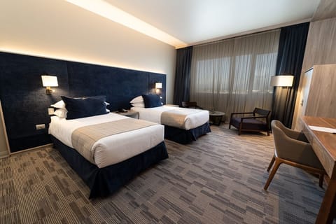 Business Double or Twin Room | Down comforters, Select Comfort beds, minibar, in-room safe