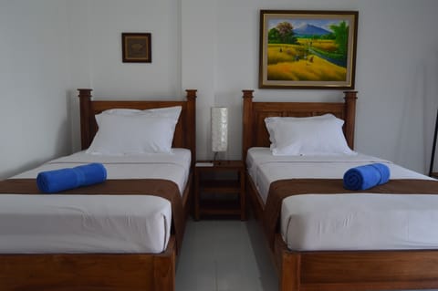 Executive Twin Room, Non Smoking | Free WiFi, bed sheets