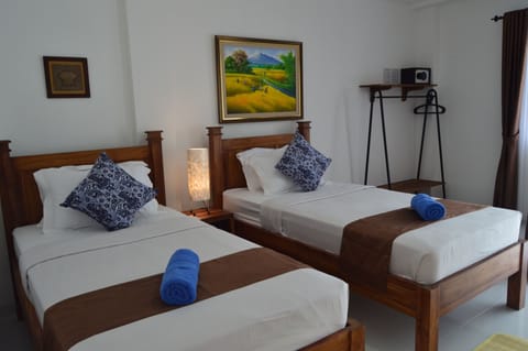 Executive Twin Room, Non Smoking | Free WiFi, bed sheets