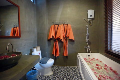 Junior Suite, Balcony, Pool View (Free Bus Station Pick Up) | Bathroom | Free toiletries, hair dryer, bathrobes, slippers