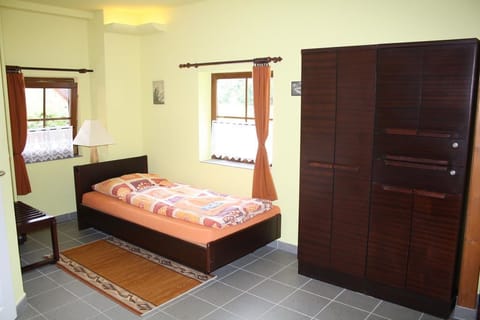 Classic Triple Room, Multiple Beds (Pavlac 2) | Free WiFi, bed sheets