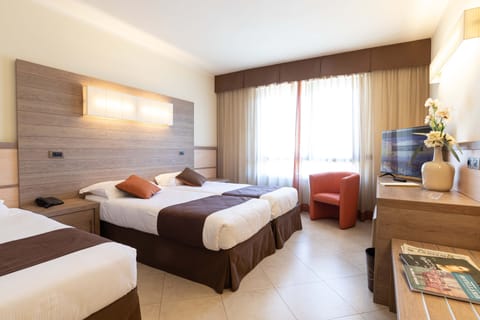 Minibar, in-room safe, desk, laptop workspace