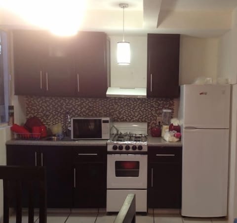 Family Townhome, 2 Bedrooms | Private kitchenette | Fridge, microwave, oven, stovetop