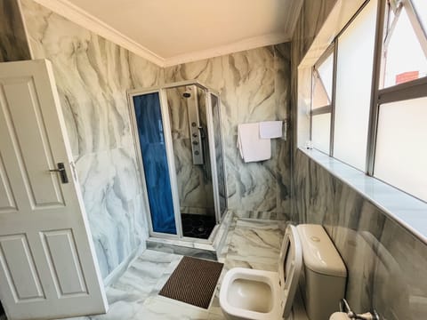 Deluxe Double Room | Bathroom