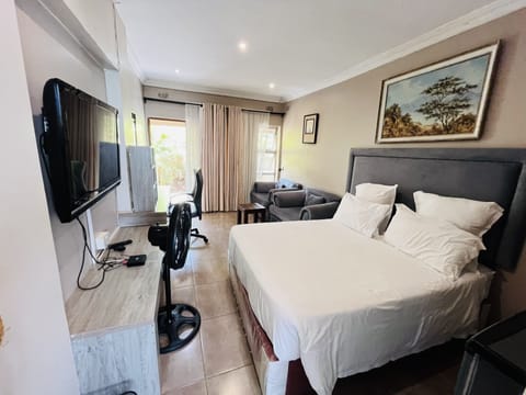 Deluxe Double Room | Living area | 42-inch LED TV with satellite channels, TV