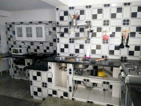 House, 2 Bedrooms, Terrace | Shared kitchen | Fridge, microwave