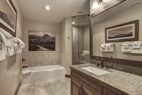 Condo, 4 Bedrooms | Bathroom | Combined shower/tub, free toiletries, hair dryer, towels