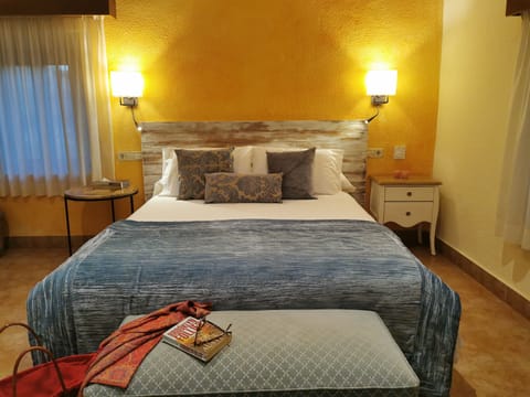 Double or Twin Room (Sant Joan) | Down comforters, minibar, in-room safe, desk