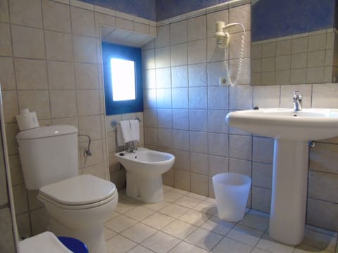 Double or Twin Room (Sant Joan) | Bathroom | Free toiletries, hair dryer, towels, soap