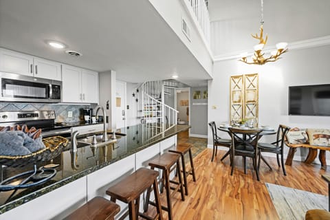 Plenty of room for 1 to 6 people!