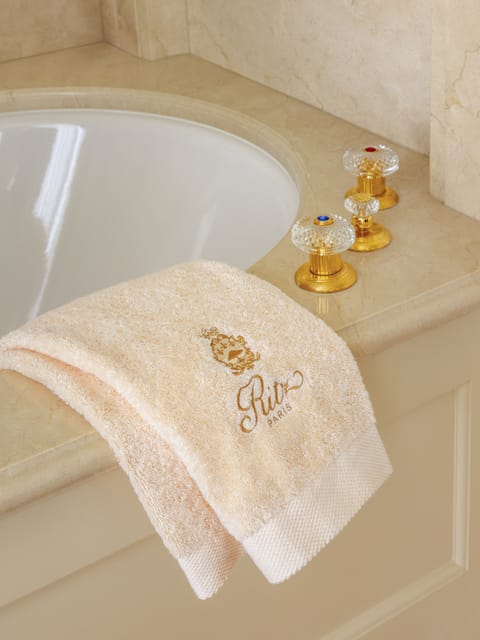 Executive Room | Bathroom | Designer toiletries, hair dryer, bathrobes, towels