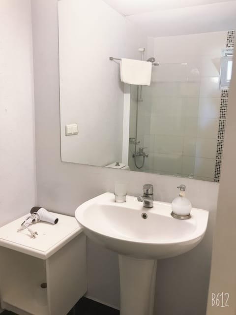 Superior Apartment, 1 Bedroom | Bathroom | Shower, hair dryer, towels, toilet paper
