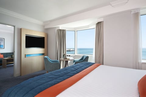 Senior Studio Suite, Sea View | In-room safe, desk, iron/ironing board, free WiFi