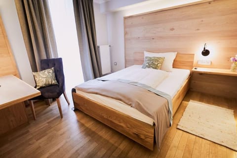 Exclusive Single Room, Balcony (Teisenberg) | Premium bedding, minibar, in-room safe, desk