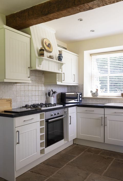 Old Mill Cottage - wooden beams above the kitchen