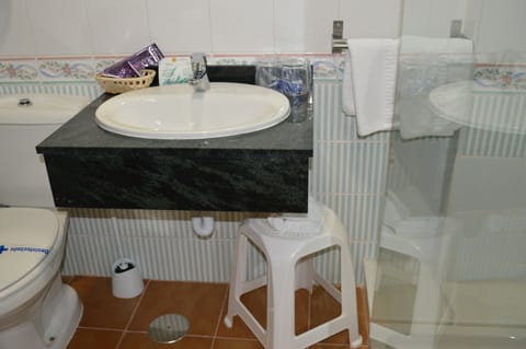 Double Room | Bathroom | Shower, hair dryer, bidet, towels