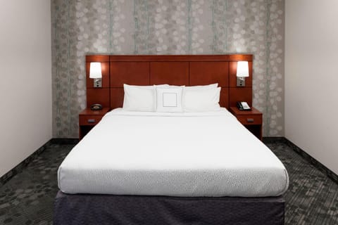 Premium bedding, in-room safe, desk, laptop workspace