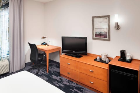 Room, 1 King Bed | In-room safe, desk, iron/ironing board, free WiFi