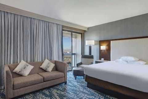 Junior Suite, 1 King Bed | Premium bedding, pillowtop beds, desk, laptop workspace