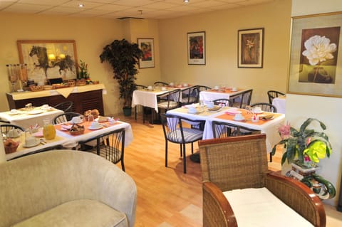 Daily buffet breakfast (EUR 11 per person)