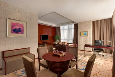 Suite, 1 Bedroom (Dining, High Floor) | Premium bedding, down comforters, pillowtop beds, minibar