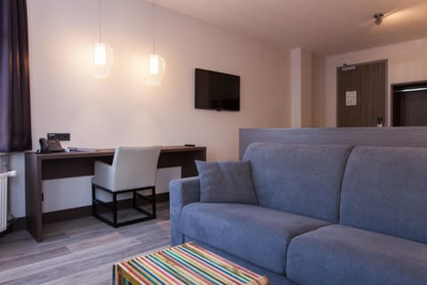 In-room safe, individually decorated, individually furnished, desk