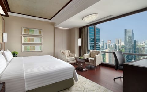 Horizon Club King Room with Executive Lounge Access | Premium bedding, minibar, in-room safe, desk
