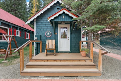 Mountain moose bungalow | Individually decorated, individually furnished, blackout drapes