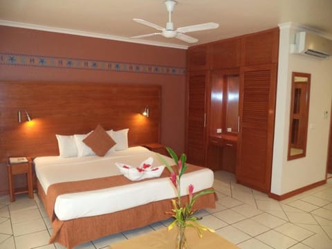 Deluxe Room, 1 Bedroom | Premium bedding, in-room safe, iron/ironing board, free WiFi