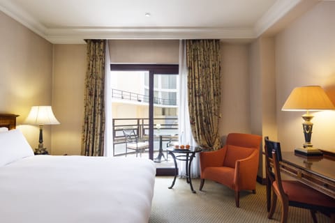 Premium Room, Club Lounge Access | 1 bedroom, Egyptian cotton sheets, premium bedding, down comforters