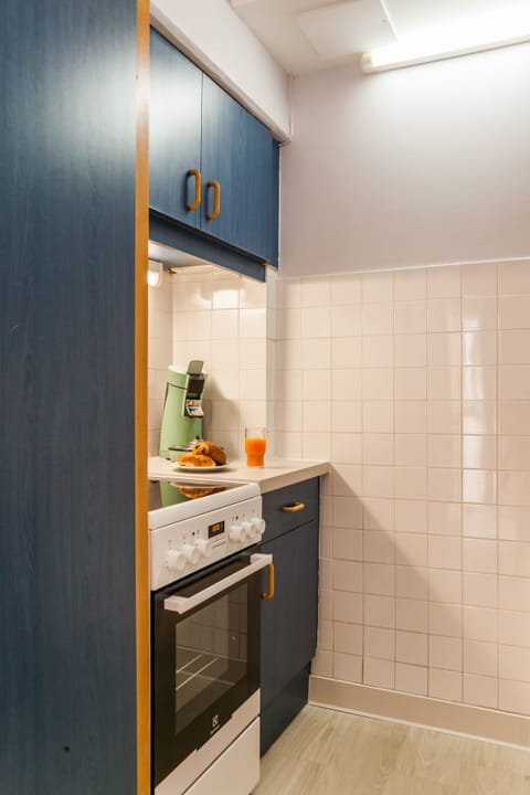 Apartment, 1 Bedroom, Terrace | Private kitchenette | Fridge, microwave, oven, stovetop