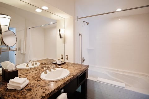 Standard Room, 1 King Bed, Patio, Multiple View (KING) | Bathroom | Combined shower/tub, deep soaking tub, free toiletries, hair dryer