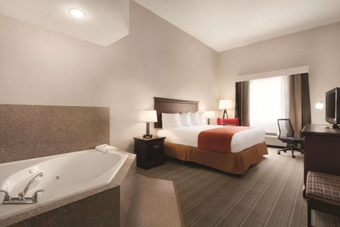 Suite, 1 King Bed, Non Smoking, Jetted Tub | In-room safe, desk, blackout drapes, soundproofing
