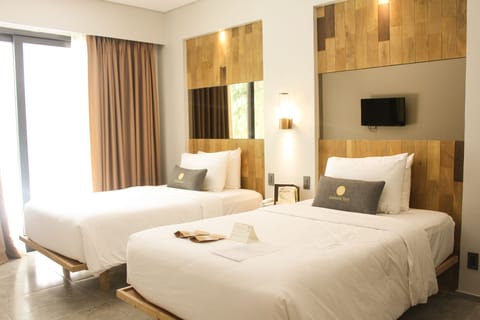 Deluxe Room | Premium bedding, in-room safe, iron/ironing board, free WiFi