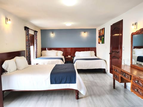 Triple Room | In-room safe, iron/ironing board, free WiFi, bed sheets