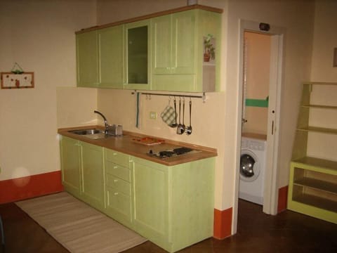 Triple Room, Kitchen | Private kitchenette | Electric kettle
