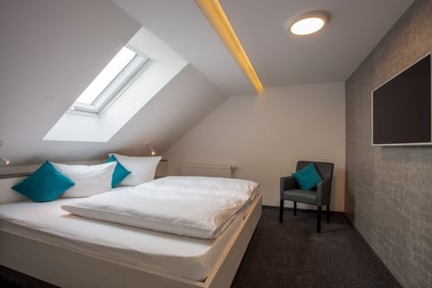 Suite | Hypo-allergenic bedding, minibar, in-room safe, desk