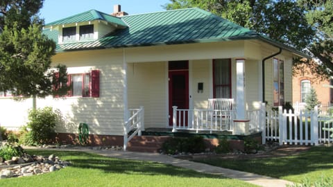 Sit on this double rocker w/ your Sweetie. Elegance & old-school charm Await! 