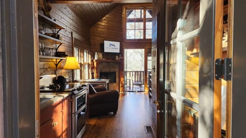 Kitchenette w/ Mini-Fridge