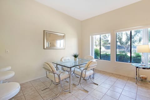 K0120 - Villa De Las Flores - Dining Room