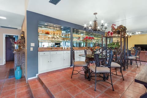 K0264 - Los Pueblos Serene dining.hall