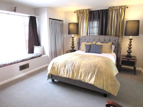 Premium Suite, 1 King Bed, Patio, Mountain View | Premium bedding, individually decorated, individually furnished