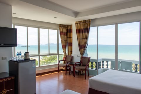 Deluxe Twin Room, Sea View, Beachfront | Beach/ocean view