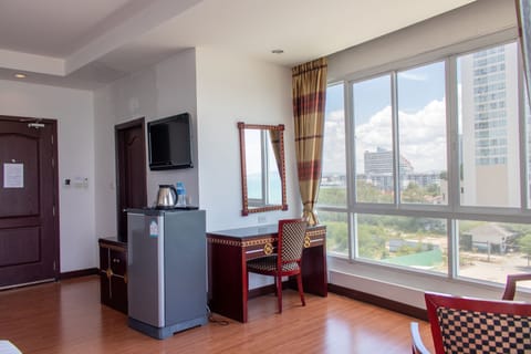 Deluxe Twin Room, Sea View, Beachfront | City view