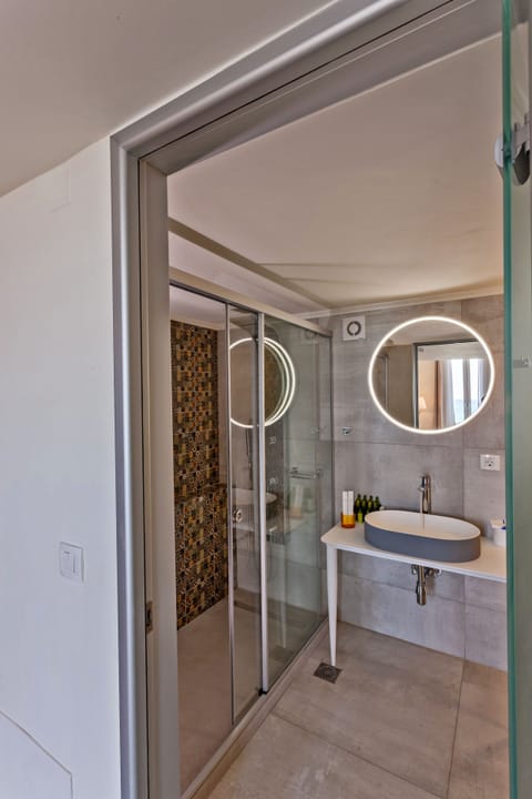 Executive Suite, Sea View (Split Level) | Bathroom | Separate tub and shower, hydromassage showerhead, designer toiletries