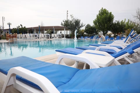 Seasonal outdoor pool, open 9:00 AM to 6:00 PM, free cabanas